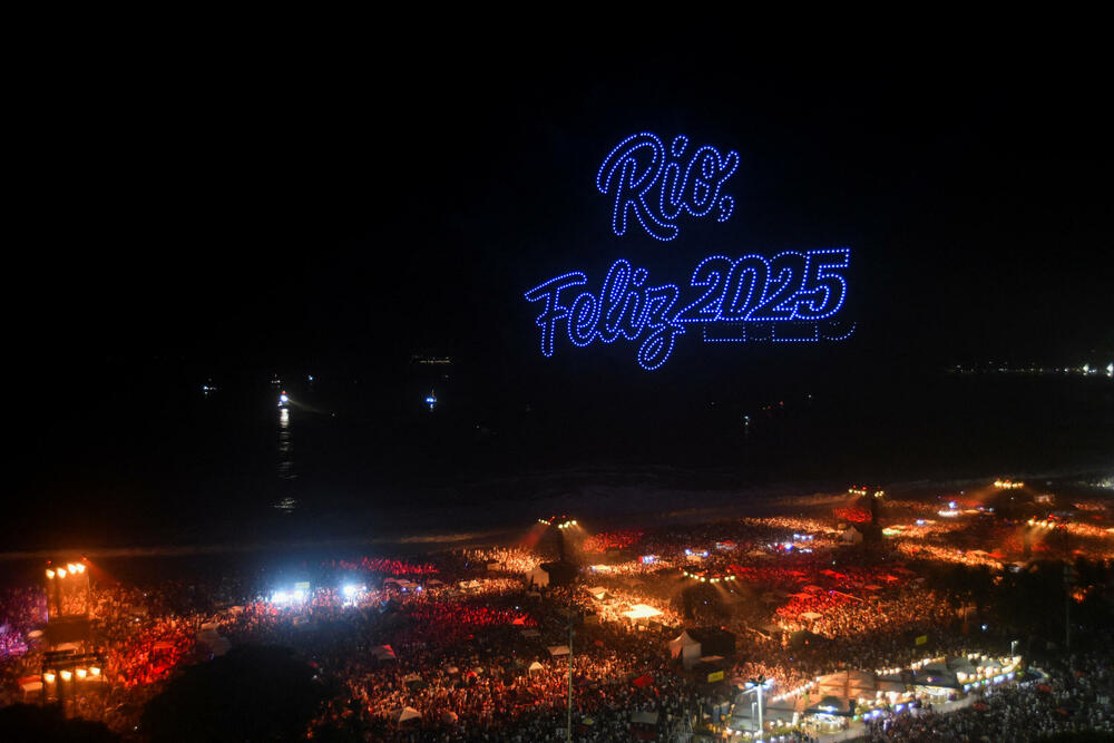 <p>U Sidneju je održan pomen za žrtve napada, a Sidnejski lučki most osvijetljen je bijelom bojom, dok je na njegovim stubovima bila prikazana menora, jedan od simbola judaizma</p>