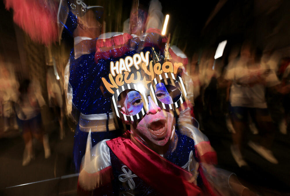 <p>U Sidneju je održan pomen za žrtve napada, a Sidnejski lučki most osvijetljen je bijelom bojom, dok je na njegovim stubovima bila prikazana menora, jedan od simbola judaizma</p>