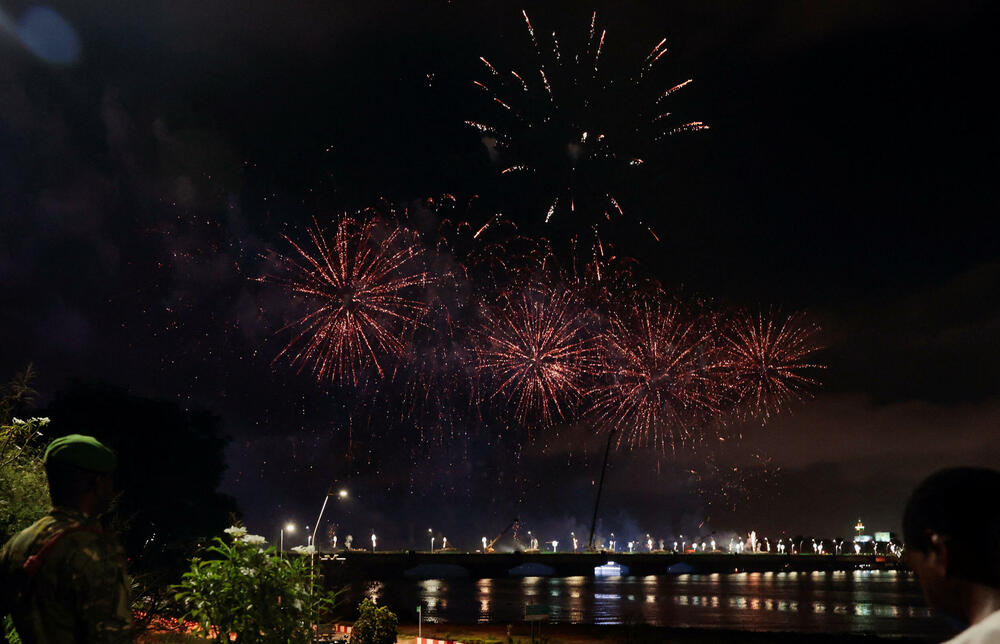 <p>U Sidneju je održan pomen za žrtve napada, a Sidnejski lučki most osvijetljen je bijelom bojom, dok je na njegovim stubovima bila prikazana menora, jedan od simbola judaizma</p>