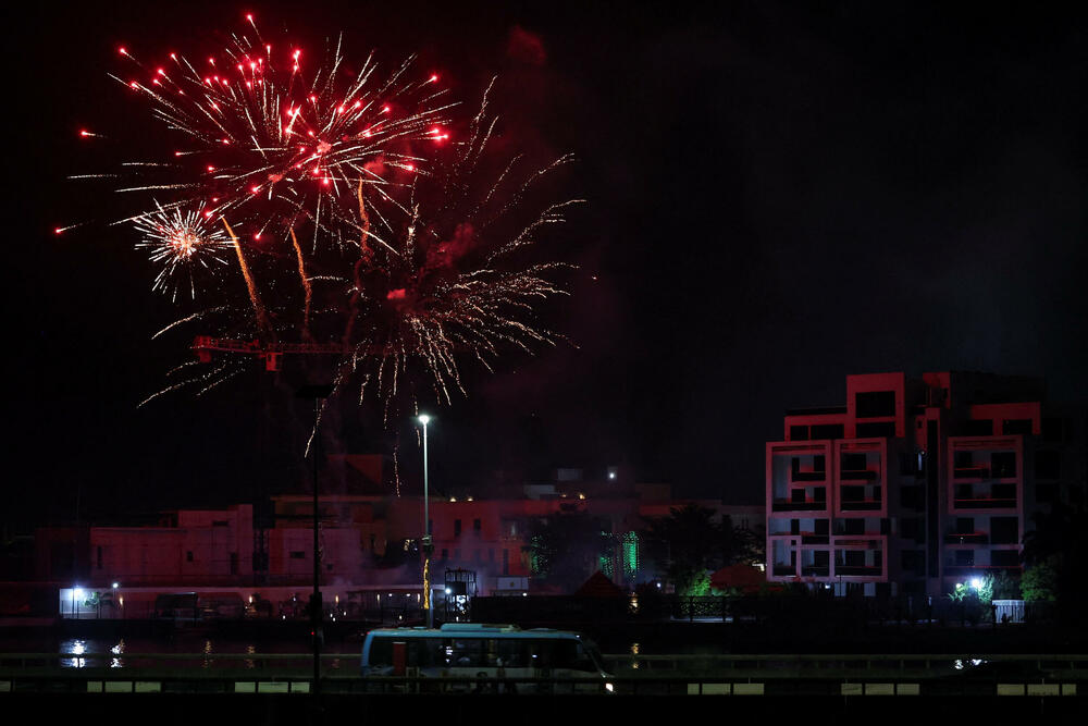 <p>U Sidneju je održan pomen za žrtve napada, a Sidnejski lučki most osvijetljen je bijelom bojom, dok je na njegovim stubovima bila prikazana menora, jedan od simbola judaizma</p>