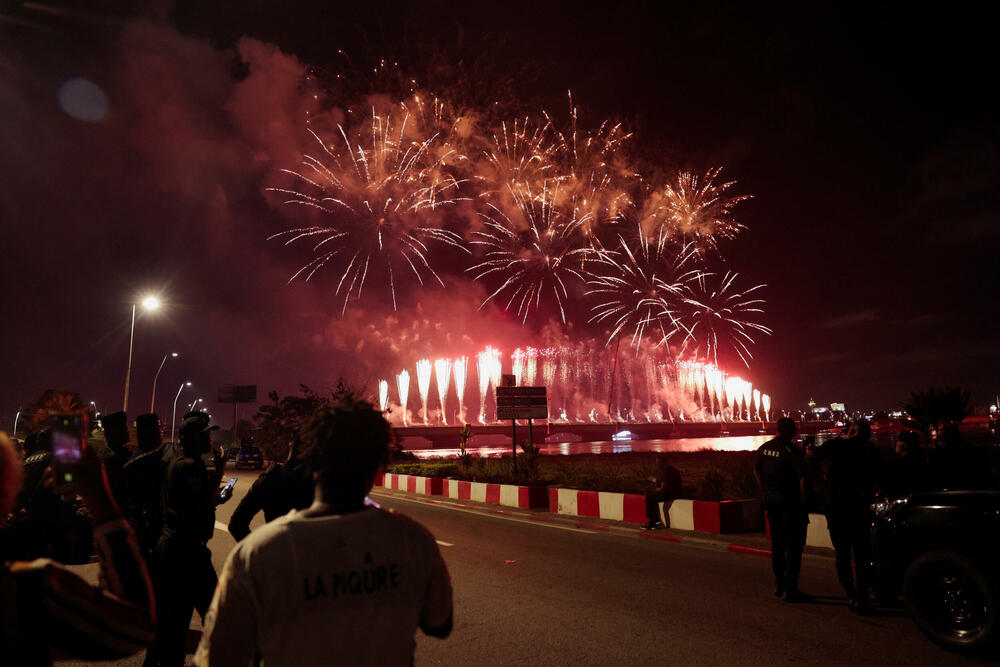 <p>U Sidneju je održan pomen za žrtve napada, a Sidnejski lučki most osvijetljen je bijelom bojom, dok je na njegovim stubovima bila prikazana menora, jedan od simbola judaizma</p>