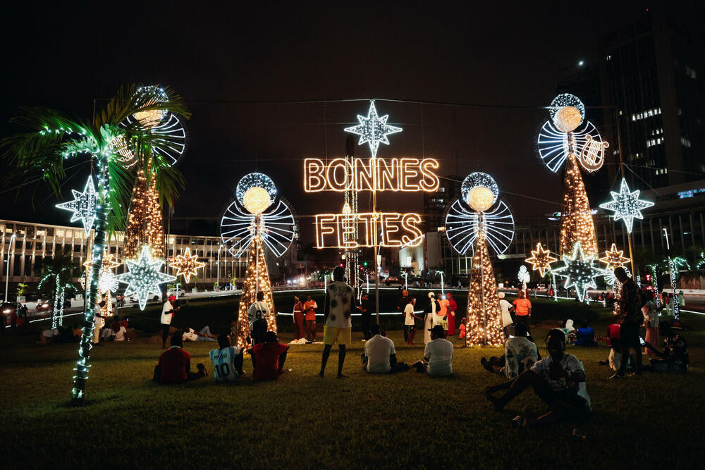 <p>U Sidneju je održan pomen za žrtve napada, a Sidnejski lučki most osvijetljen je bijelom bojom, dok je na njegovim stubovima bila prikazana menora, jedan od simbola judaizma</p>