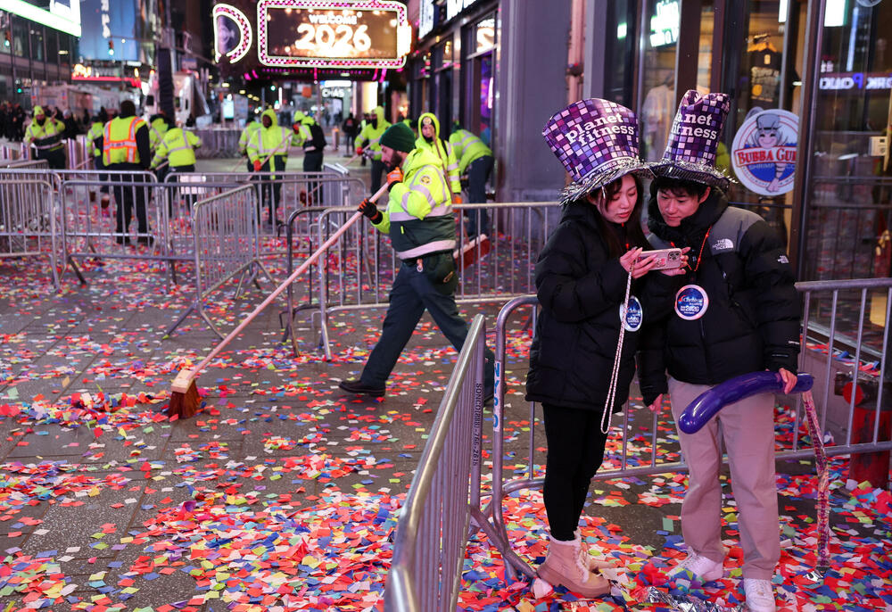 <p>U Sidneju je održan pomen za žrtve napada, a Sidnejski lučki most osvijetljen je bijelom bojom, dok je na njegovim stubovima bila prikazana menora, jedan od simbola judaizma</p>