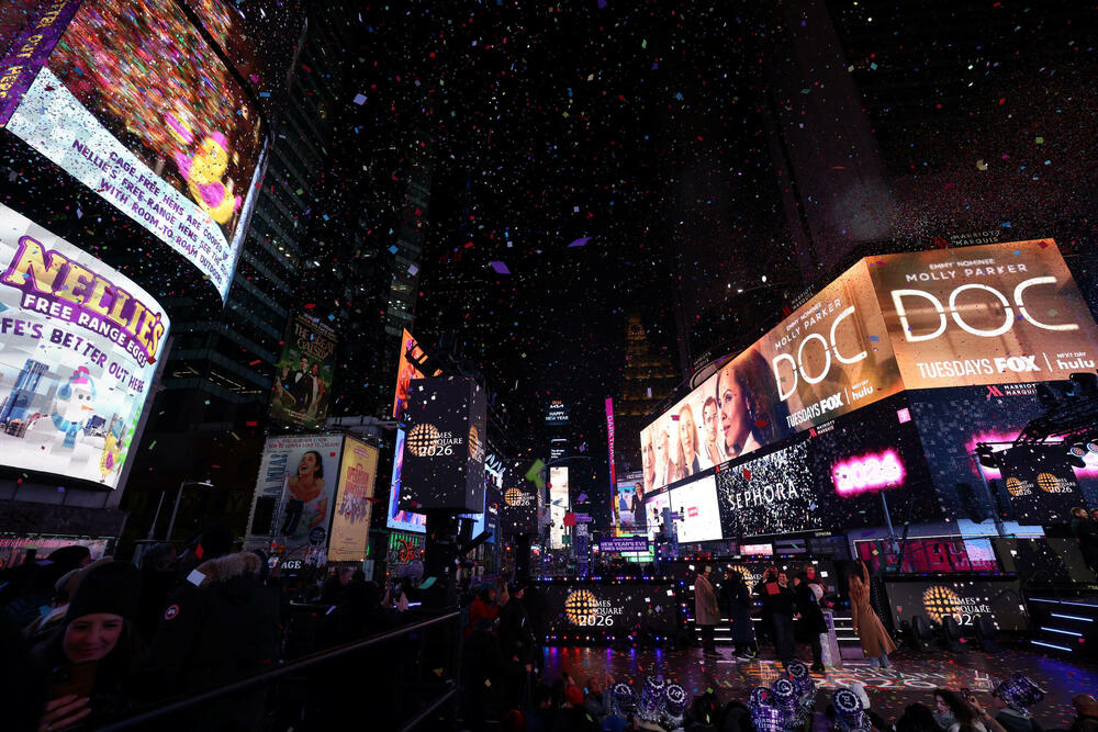 <p>U Sidneju je održan pomen za žrtve napada, a Sidnejski lučki most osvijetljen je bijelom bojom, dok je na njegovim stubovima bila prikazana menora, jedan od simbola judaizma</p>