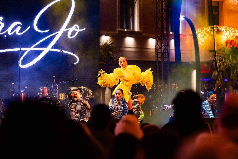 <p>Podgoričani i gosti iz inostranstva koji su 2026. dočekali na Trgu nezavisnosti kažu da je ovogodišnja organizacija dočeka Nove godine jedna od boljih i da je atmosfera odlična</p>