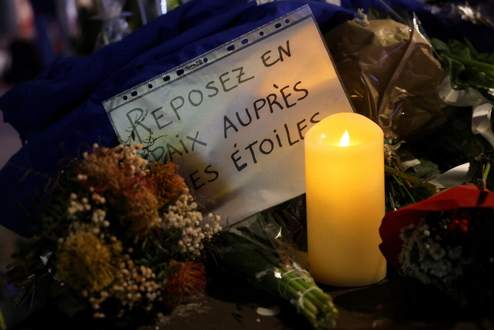 <p>Očevici su rekli da je plamen zapalio krov i da se u roku od nekoliko sekundi plamen proširio i zahvatio prepunu podrumsku prostoriju ispunjenu ljudima koji su slavili Novu godinu. Mnogi su bili tinejdžeri. Jedan od povrijeđenih opisao je veliki metež u kojem su ljudi očajnički pokušali da pobjegnu uz uske stepenice</p>