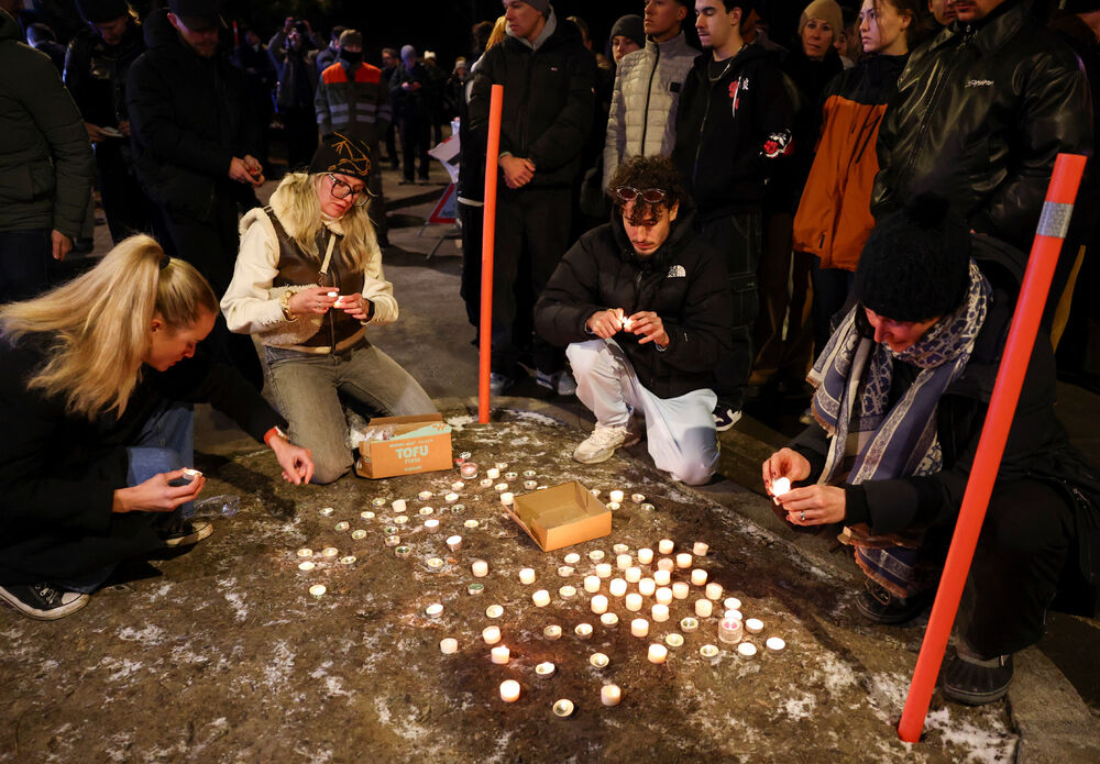 <p>Očevici su rekli da je plamen zapalio krov i da se u roku od nekoliko sekundi plamen proširio i zahvatio prepunu podrumsku prostoriju ispunjenu ljudima koji su slavili Novu godinu. Mnogi su bili tinejdžeri. Jedan od povrijeđenih opisao je veliki metež u kojem su ljudi očajnički pokušali da pobjegnu uz uske stepenice</p>