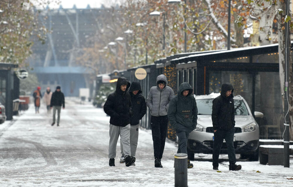 <p>U galeriji slika fotoreportera "Vijesti" Borisa Pejovića pogledajte kako izgleda Podgorica prekrivena snijegom koji je danas pao.</p>