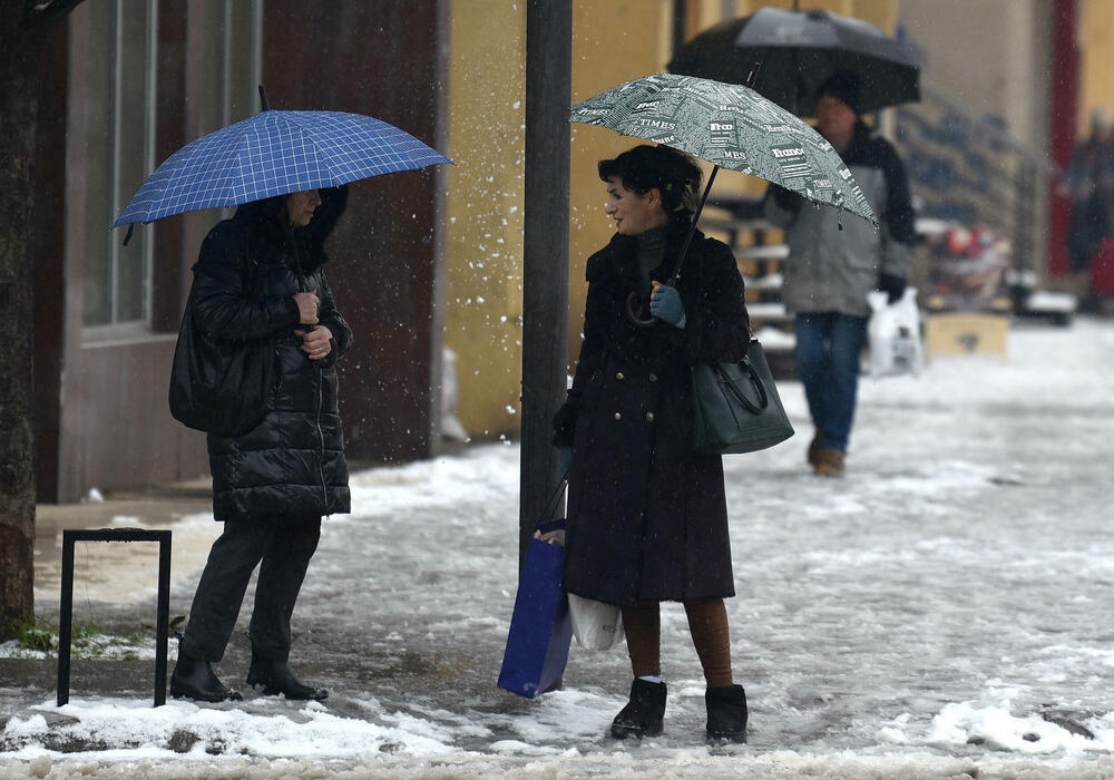 <p>U galeriji slika fotoreportera "Vijesti" Borisa Pejovića pogledajte kako izgleda Podgorica prekrivena snijegom koji je danas pao.</p>