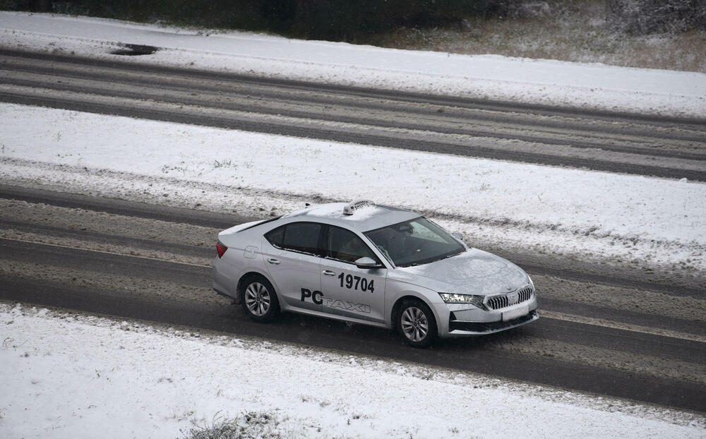 <p>U galeriji slika fotoreportera "Vijesti" Borisa Pejovića pogledajte kako izgleda Podgorica prekrivena snijegom koji je danas pao.</p>