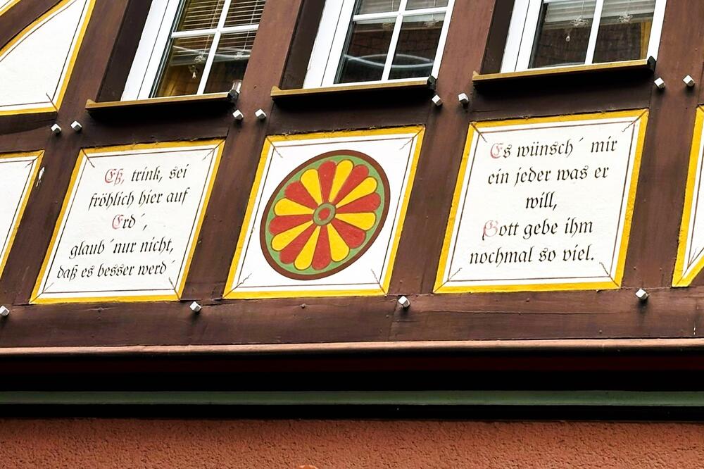 Narodne mudrosti iznad ulaza u njemačku bondručaru, Foto: D. Dedović