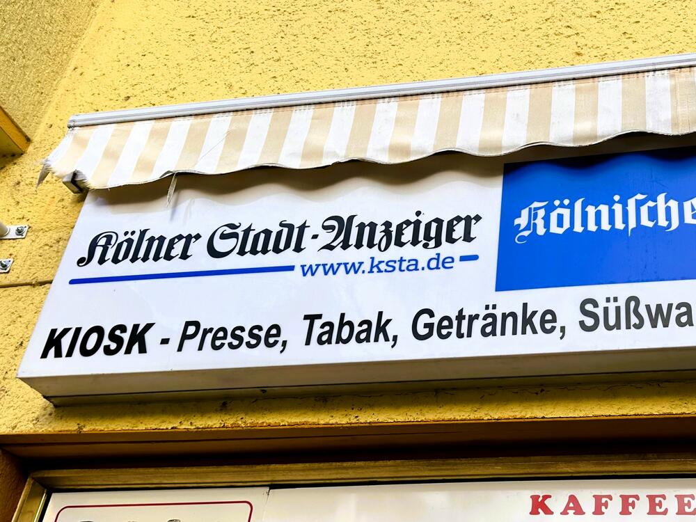 Kelner štat-ancajger, novinski logo ispisan frakturom na trafici