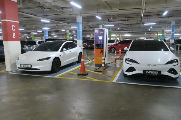 Tesla tahtından indirildi: Çinli BYD, en büyük üretici unvanını devraldı...