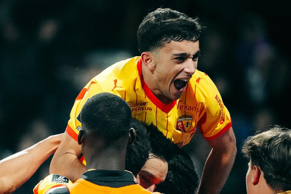 Bulatović sa saigračima nakon jednog od golova protiv Tuluza, Foto: Racing club de Lens/X