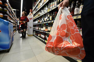 Od takse na kese prihodovali 1,21 milion - Ministarstvo ekologije...