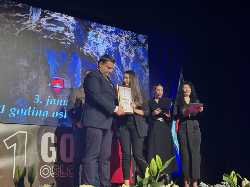 <p>"Ovaj datum je podsjetnik da sloboda nikada nije bila poklonjena, već izborena, i da svaka generacija ima obavezu da je čuva i potvrđuje &ndash; ne samo riječima, već i djelima, posebno kroz rad institucija&rdquo;, kazala je predsjednica SO Bijelo Polje</p>