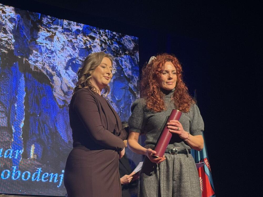 <p>"Ovaj datum je podsjetnik da sloboda nikada nije bila poklonjena, već izborena, i da svaka generacija ima obavezu da je čuva i potvrđuje &ndash; ne samo riječima, već i djelima, posebno kroz rad institucija&rdquo;, kazala je predsjednica SO Bijelo Polje</p>