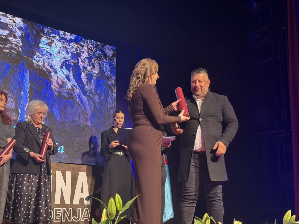 <p>"Ovaj datum je podsjetnik da sloboda nikada nije bila poklonjena, već izborena, i da svaka generacija ima obavezu da je čuva i potvrđuje &ndash; ne samo riječima, već i djelima, posebno kroz rad institucija&rdquo;, kazala je predsjednica SO Bijelo Polje</p>