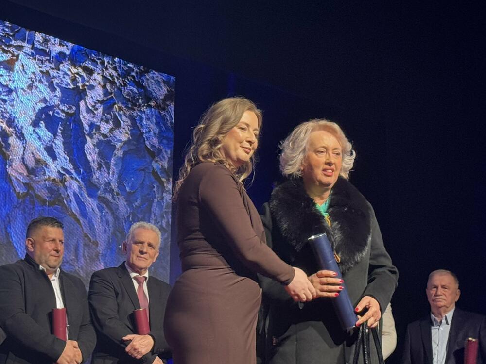 <p>"Ovaj datum je podsjetnik da sloboda nikada nije bila poklonjena, već izborena, i da svaka generacija ima obavezu da je čuva i potvrđuje &ndash; ne samo riječima, već i djelima, posebno kroz rad institucija&rdquo;, kazala je predsjednica SO Bijelo Polje</p>