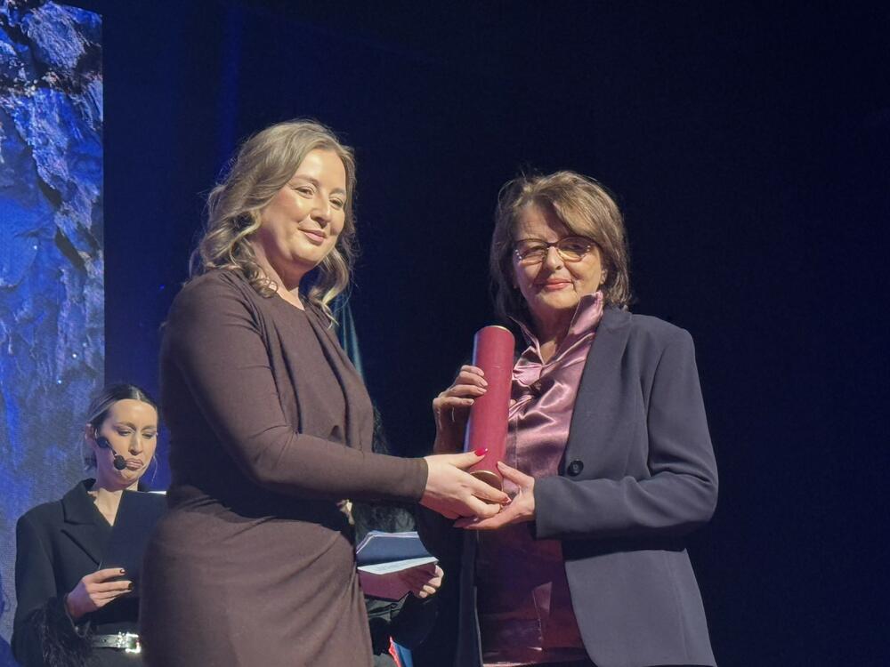 <p>"Ovaj datum je podsjetnik da sloboda nikada nije bila poklonjena, već izborena, i da svaka generacija ima obavezu da je čuva i potvrđuje &ndash; ne samo riječima, već i djelima, posebno kroz rad institucija&rdquo;, kazala je predsjednica SO Bijelo Polje</p>