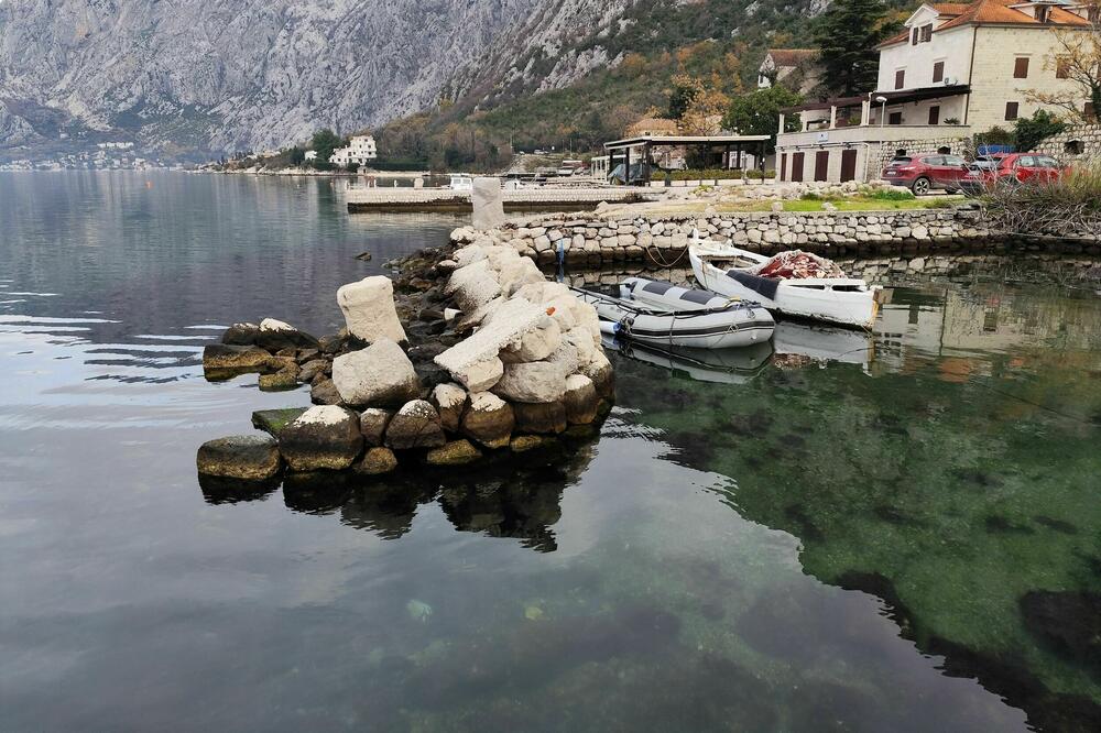 Neobnovljeni djelovi mandraća, Foto: Siniša Luković