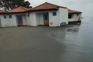 Četiri objekta na Adi Bojani ozbiljno ugrožena, u Upravi vjeruju...