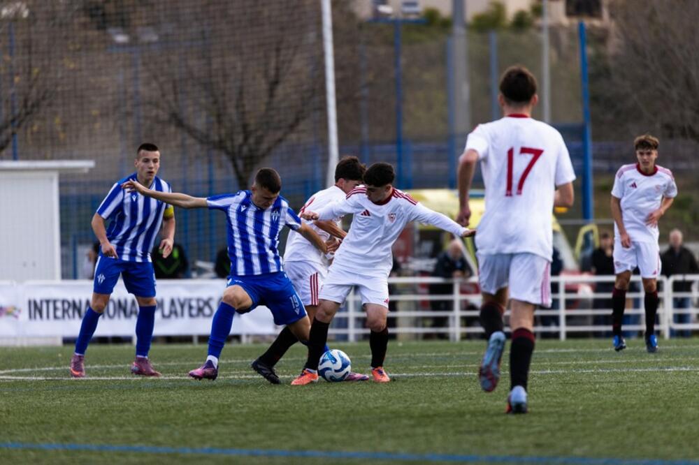 <p>Ekipu iz Pdogorice do 16 godina u srijedu (10h) očekuje prolufinale protiv još jednog španskog tima Ueske</p>