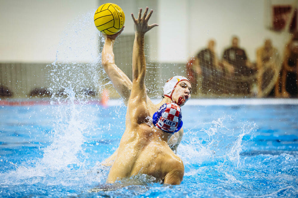 <p>Vaterpolisti Crne Gore poraženi od Hrvatske (12:11) u posljednjoj pripremnoj utakmici pred Evropsko prvenstvo</p>