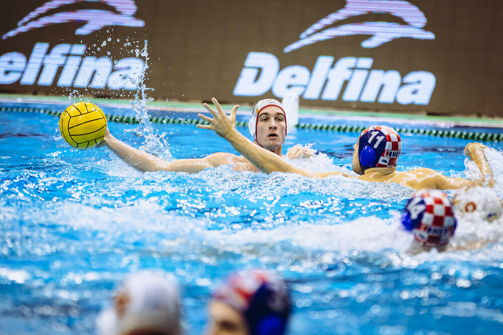 <p>Vaterpolisti Crne Gore poraženi od Hrvatske (12:11) u posljednjoj pripremnoj utakmici pred Evropsko prvenstvo</p>