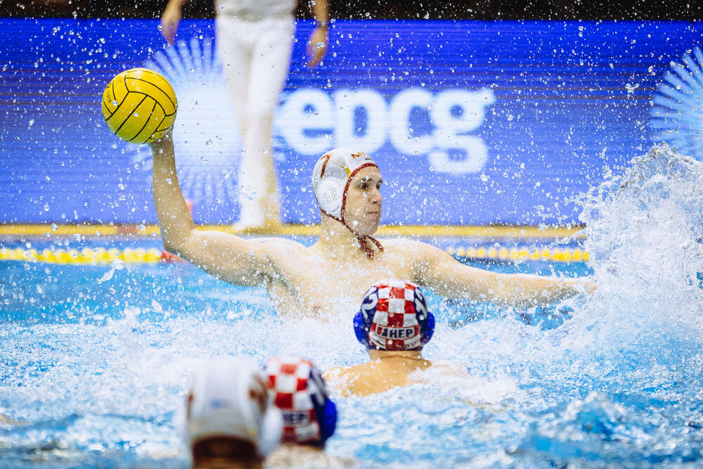 <p>Vaterpolisti Crne Gore poraženi od Hrvatske (12:11) u posljednjoj pripremnoj utakmici pred Evropsko prvenstvo</p>