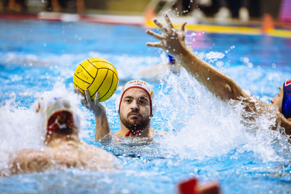 <p>Vaterpolisti Crne Gore poraženi od Hrvatske (12:11) u posljednjoj pripremnoj utakmici pred Evropsko prvenstvo</p>