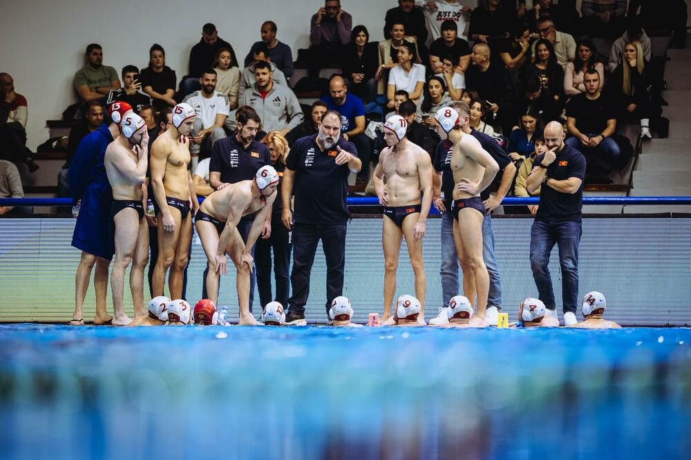 Savić sa svojim igračima tokom meča sa Hrvatskom, Foto: VPSCG/Filip Roganović