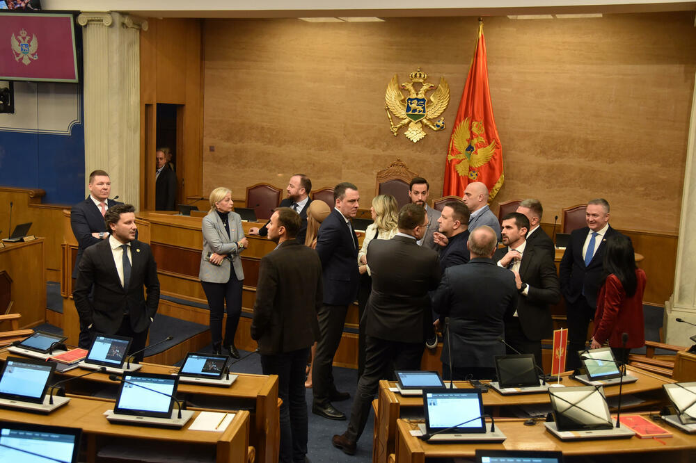 Priznati greške, prokazati grešne: Šta je opoziciji potrebno da...