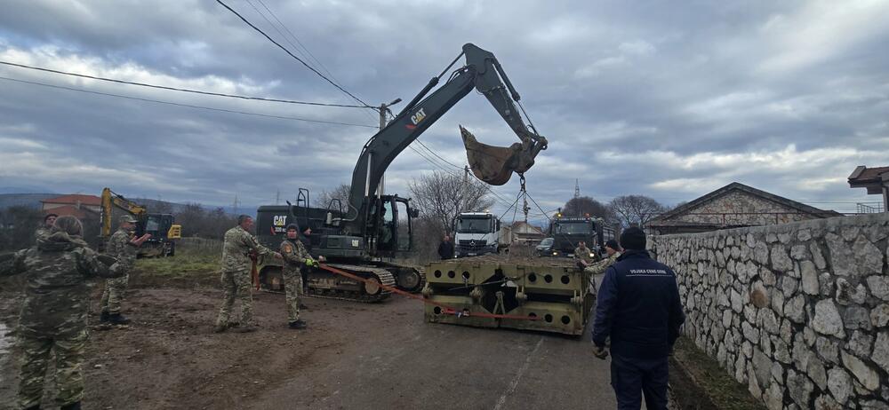 <p>Sa mještanima dogovoreno da se napravi privremeni most preko rijeke Mareze</p>