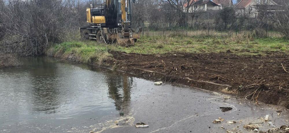 <p>Sa mještanima dogovoreno da se napravi privremeni most preko rijeke Mareze</p>