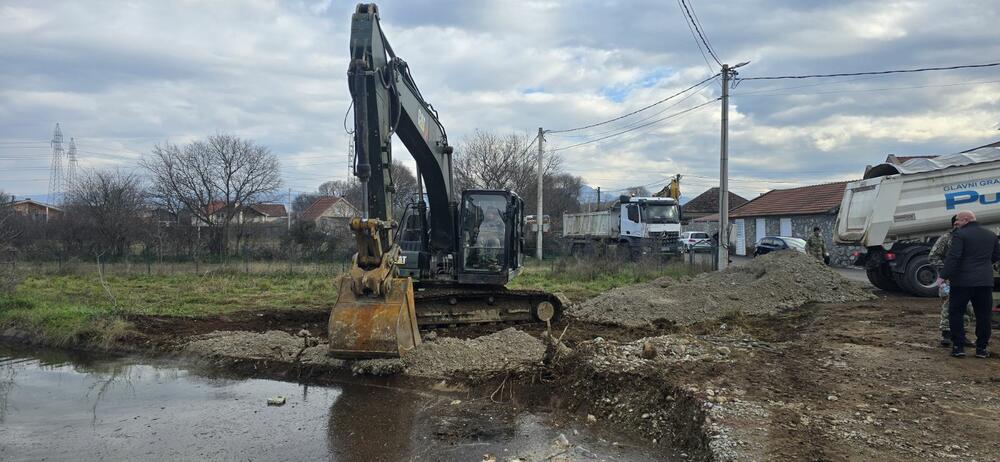 <p>Sa mještanima dogovoreno da se napravi privremeni most preko rijeke Mareze</p>