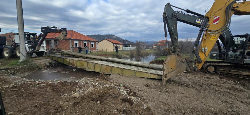 <p>Sa mještanima dogovoreno da se napravi privremeni most preko rijeke Mareze</p>