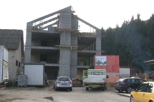 Šavnik'teki binada kimlerin daire alacağı henüz bilinmiyor...