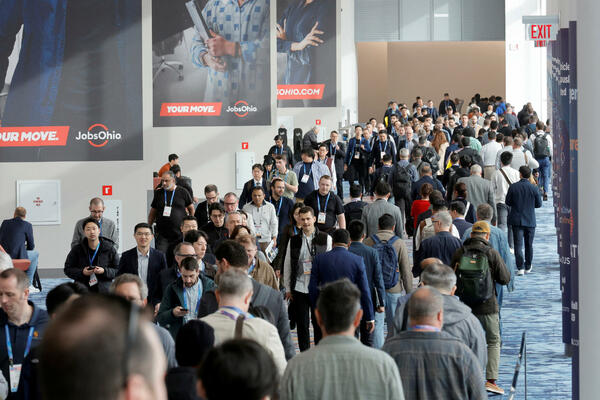 Найгірше на CES у Лас-Вегасі: холодильник, компаньйон та дверний дзвінок зі штучним інтелектом...