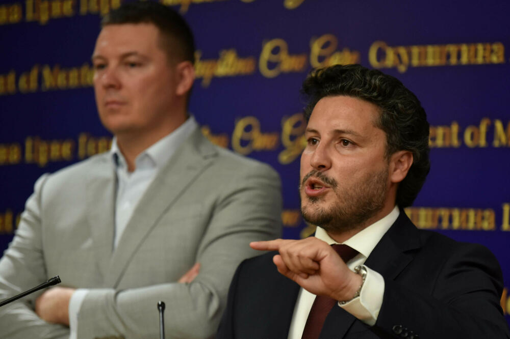 Zajedno putovali u decembru 2021: Adžić i Abazović, Foto: BORIS PEJOVIC