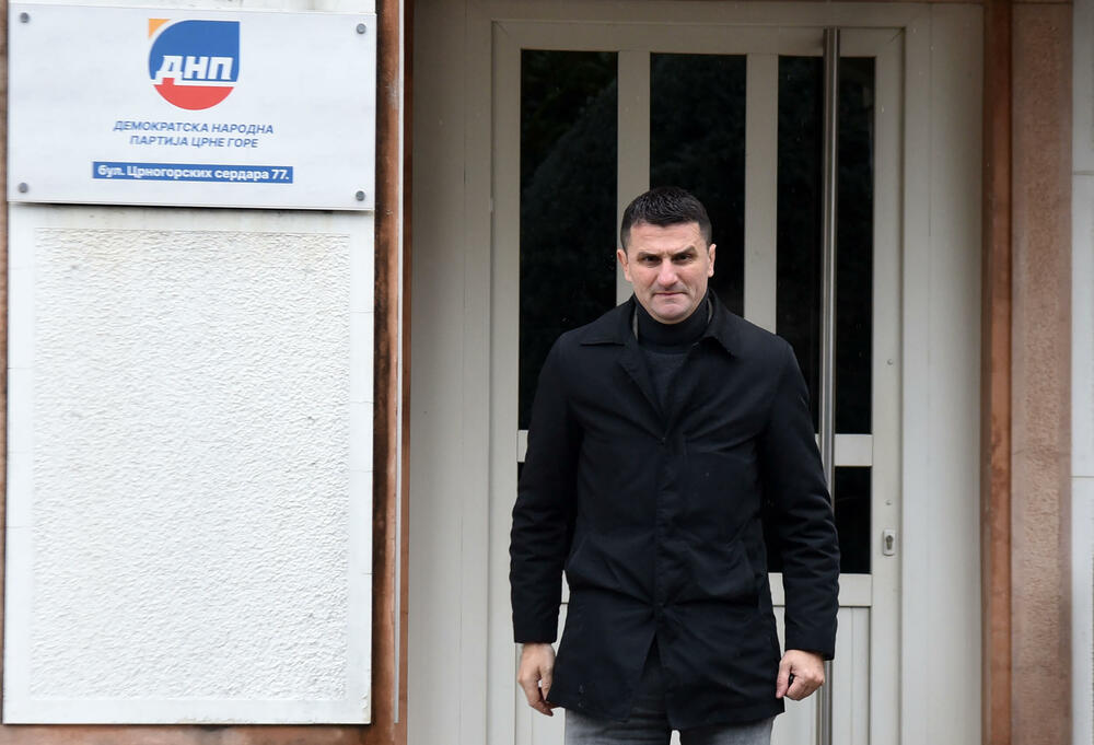 <p>Iz DNP-a saopštili da su uvažili inicijativu predsjednika Skupštine Crne Gore Andrije Mandića o započinjanju novih pregovora o prevazilaženju "narastajuće krize". Pregovori su, dodaju, sinoć okončani bez rezultata, jer premijer Milojko Spajić, kako je saopšteno, nije prihvatio predložene opcije koje su mogle biti osnov daljih razgovora s mještanima Botuna</p>