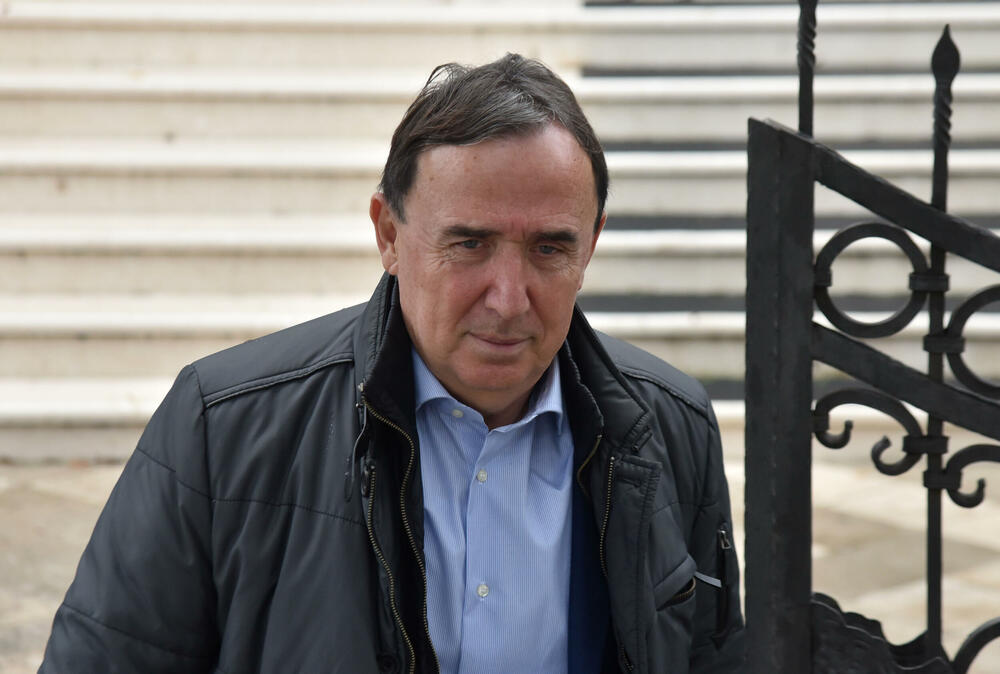 <p>Iz DNP-a saopštili da su uvažili inicijativu predsjednika Skupštine Crne Gore Andrije Mandića o započinjanju novih pregovora o prevazilaženju "narastajuće krize". Pregovori su, dodaju, sinoć okončani bez rezultata, jer premijer Milojko Spajić, kako je saopšteno, nije prihvatio predložene opcije koje su mogle biti osnov daljih razgovora s mještanima Botuna</p>