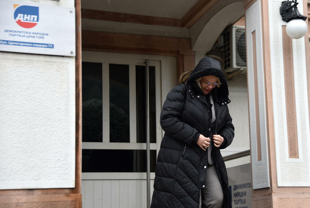 <p>Iz DNP-a saopštili da su uvažili inicijativu predsjednika Skupštine Crne Gore Andrije Mandića o započinjanju novih pregovora o prevazilaženju "narastajuće krize". Pregovori su, dodaju, sinoć okončani bez rezultata, jer premijer Milojko Spajić, kako je saopšteno, nije prihvatio predložene opcije koje su mogle biti osnov daljih razgovora s mještanima Botuna</p>