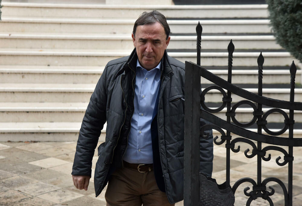 <p>Iz DNP-a saopštili da su uvažili inicijativu predsjednika Skupštine Crne Gore Andrije Mandića o započinjanju novih pregovora o prevazilaženju "narastajuće krize". Pregovori su, dodaju, sinoć okončani bez rezultata, jer premijer Milojko Spajić, kako je saopšteno, nije prihvatio predložene opcije koje su mogle biti osnov daljih razgovora s mještanima Botuna</p>