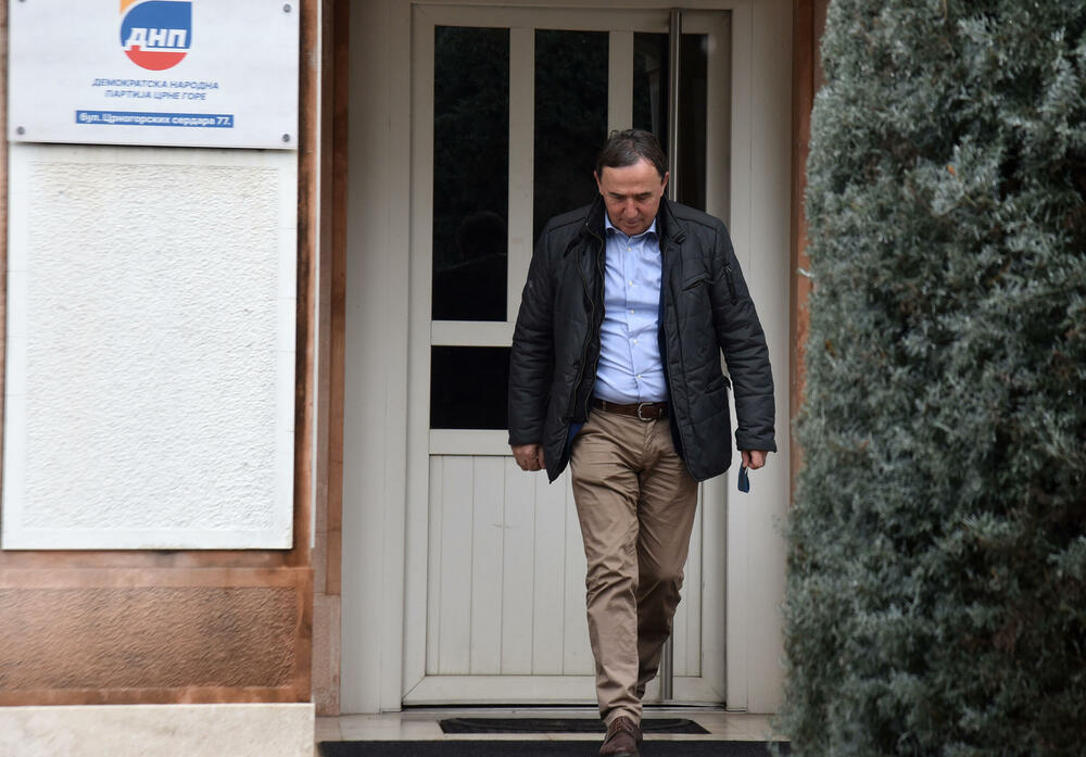 <p>Iz DNP-a saopštili da su uvažili inicijativu predsjednika Skupštine Crne Gore Andrije Mandića o započinjanju novih pregovora o prevazilaženju "narastajuće krize". Pregovori su, dodaju, sinoć okončani bez rezultata, jer premijer Milojko Spajić, kako je saopšteno, nije prihvatio predložene opcije koje su mogle biti osnov daljih razgovora s mještanima Botuna</p>