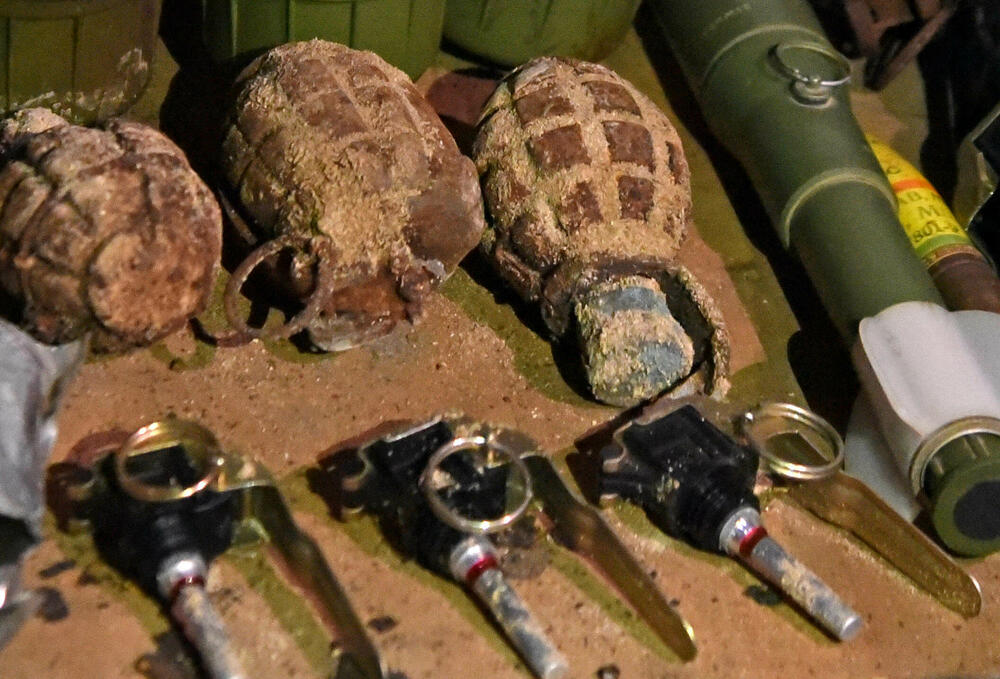 <p>Babović poručuje da bi država mogla da da bolju institucionalnu podršku i na druge načine stimuliše mlade za prihvatanje poziva kojim se ona bavi... Ističe da međunarodni partneri koji se bave zaštitom od eksplozivnih sredstava pozitivno gledaju na veću zastupljenost žena u tom zanimanju...</p>