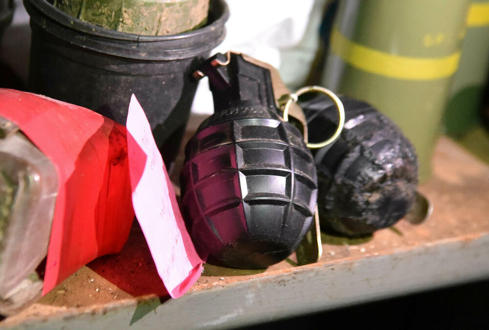 <p>Babović poručuje da bi država mogla da da bolju institucionalnu podršku i na druge načine stimuliše mlade za prihvatanje poziva kojim se ona bavi... Ističe da međunarodni partneri koji se bave zaštitom od eksplozivnih sredstava pozitivno gledaju na veću zastupljenost žena u tom zanimanju...</p>