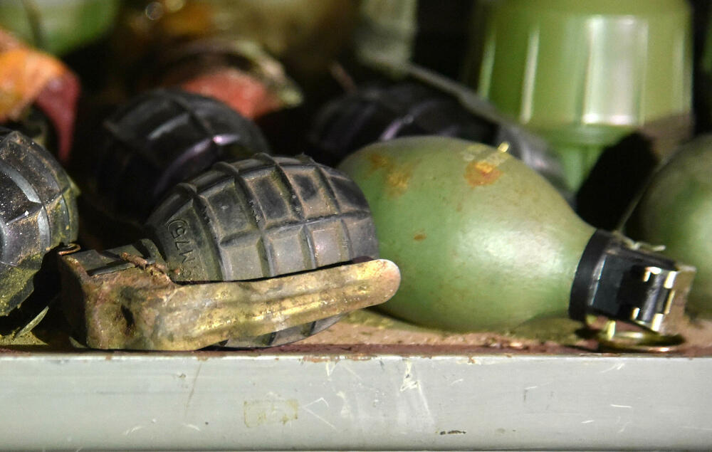 <p>Babović poručuje da bi država mogla da da bolju institucionalnu podršku i na druge načine stimuliše mlade za prihvatanje poziva kojim se ona bavi... Ističe da međunarodni partneri koji se bave zaštitom od eksplozivnih sredstava pozitivno gledaju na veću zastupljenost žena u tom zanimanju...</p>