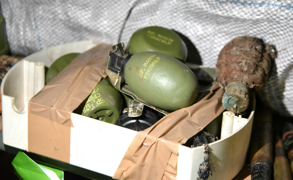 <p>Babović poručuje da bi država mogla da da bolju institucionalnu podršku i na druge načine stimuliše mlade za prihvatanje poziva kojim se ona bavi... Ističe da međunarodni partneri koji se bave zaštitom od eksplozivnih sredstava pozitivno gledaju na veću zastupljenost žena u tom zanimanju...</p>