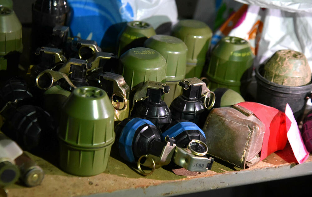 <p>Babović poručuje da bi država mogla da da bolju institucionalnu podršku i na druge načine stimuliše mlade za prihvatanje poziva kojim se ona bavi... Ističe da međunarodni partneri koji se bave zaštitom od eksplozivnih sredstava pozitivno gledaju na veću zastupljenost žena u tom zanimanju...</p>